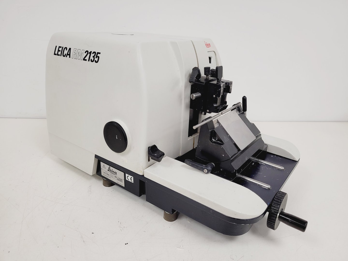 Image of Leica RM2135 Laboratory Rotary Microtome Cat no. 050029137 Lab