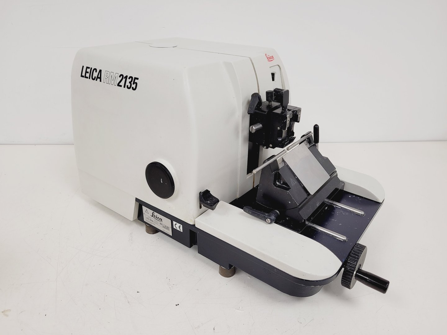 Image of Leica RM2135 Laboratory Rotary Microtome Cat no. 050029137 Lab