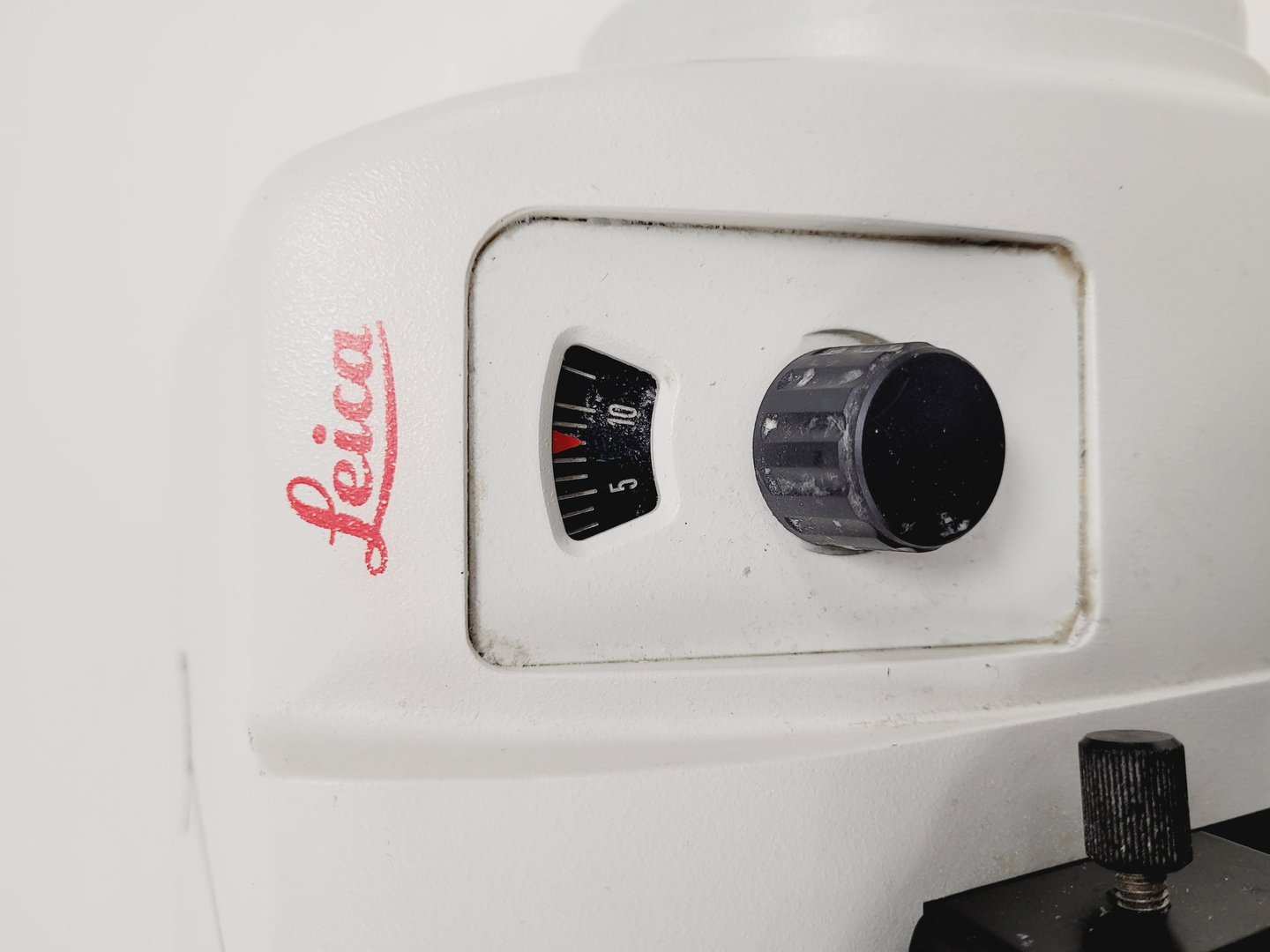 Image of Leica RM2135 Laboratory Rotary Microtome Cat no. 050029137 Lab