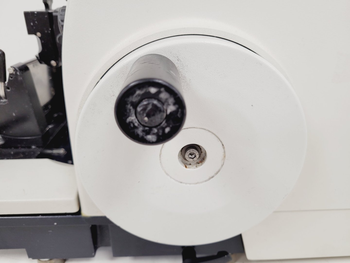 Image of Leica RM2135 Laboratory Rotary Microtome Cat no. 050029137 Lab