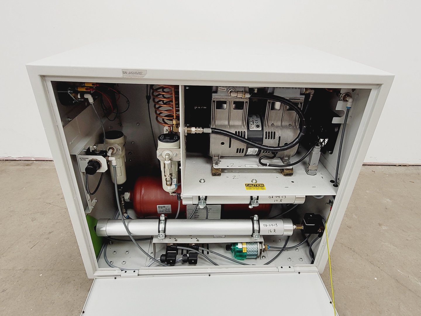 Image of Peak Scientific NM32LA Nitrogen Gas Generator Lab