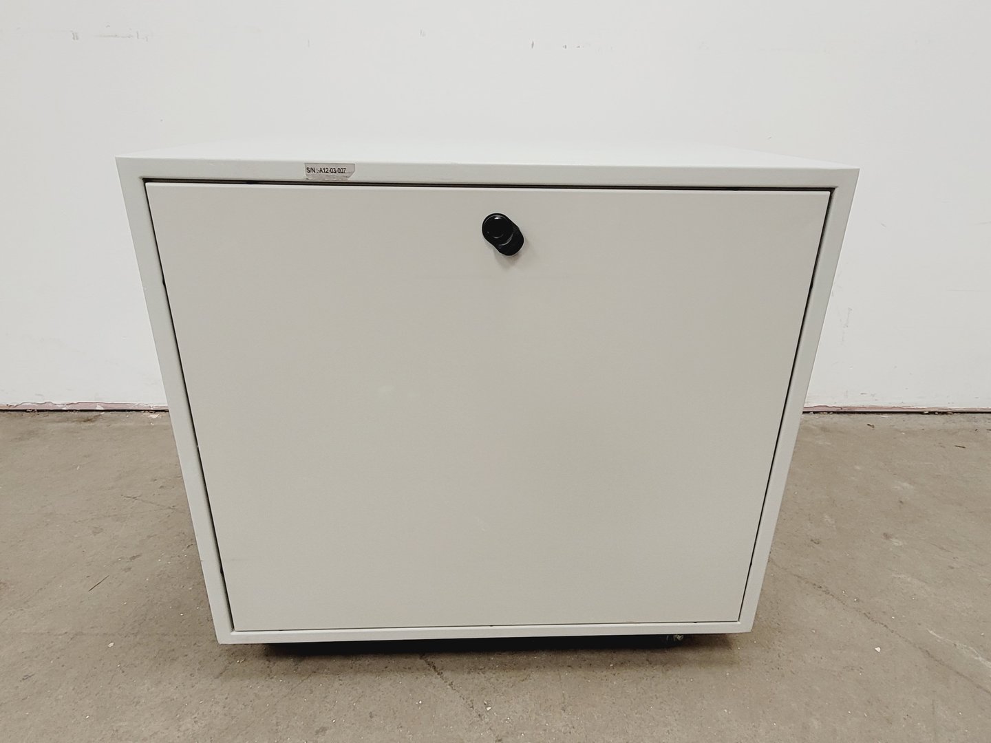 Image of Peak Scientific NM32LA Nitrogen Gas Generator Lab