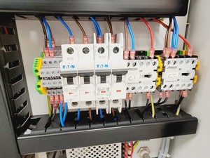 Thumbnail image of Peak Scientific NM32LA Nitrogen Gas Generator Lab