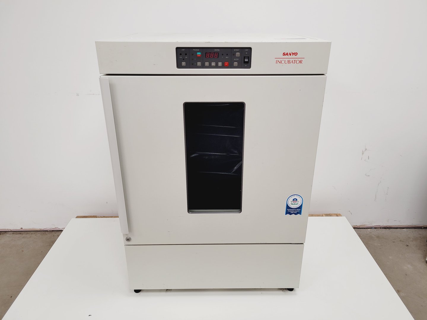 Image of Sanyo MIR-153 Refrigerated Laboratory Incubator Lab