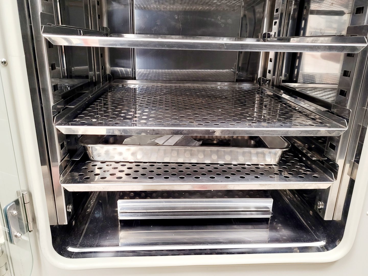 Image of Sanyo CO2 Laboratory Incubator MCO-18AIC UV IR Lab
