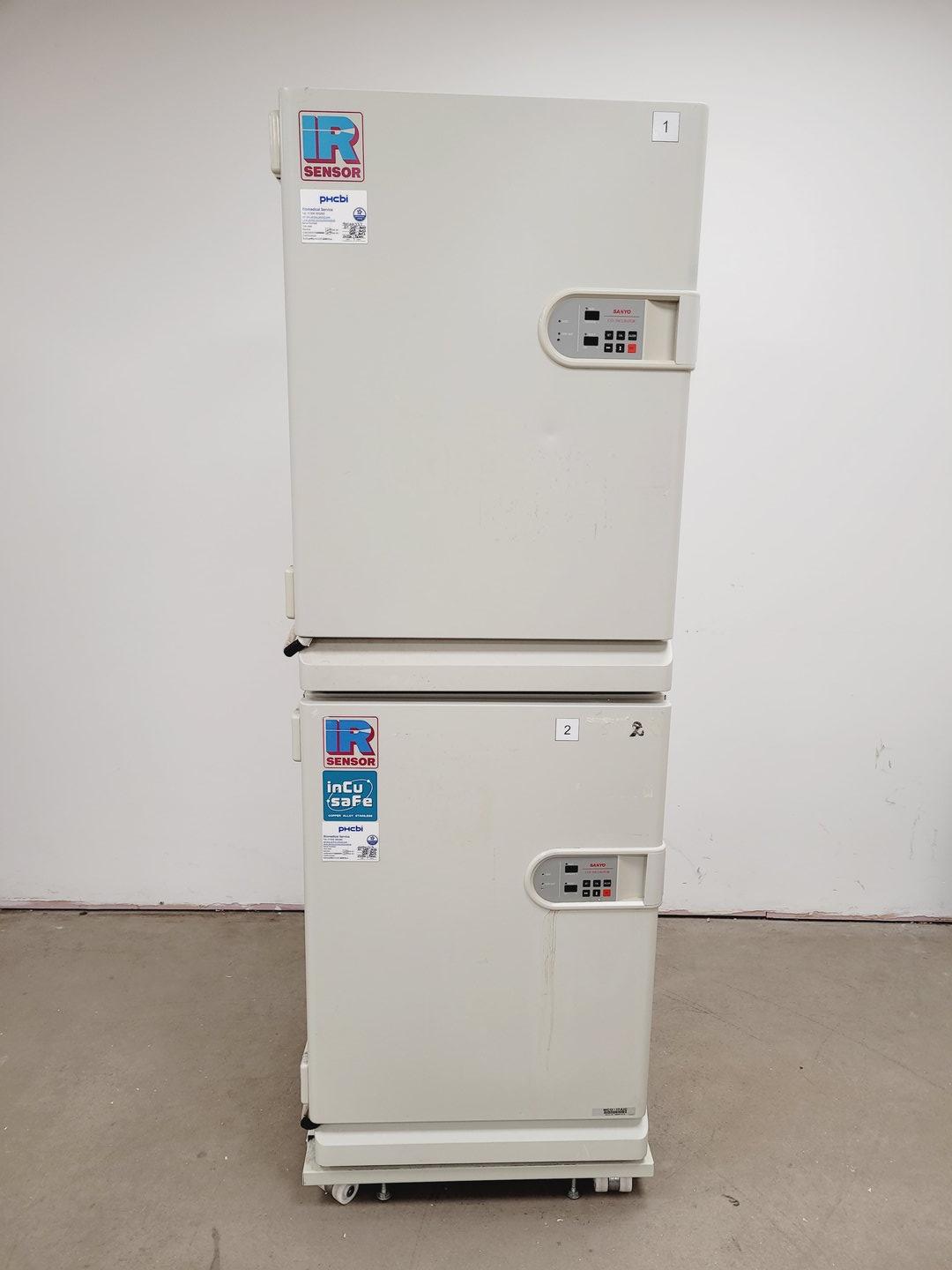 Image of Sanyo CO2 Laboratory Incubator Double Stack MCO-17AIC MCO-17AI Lab