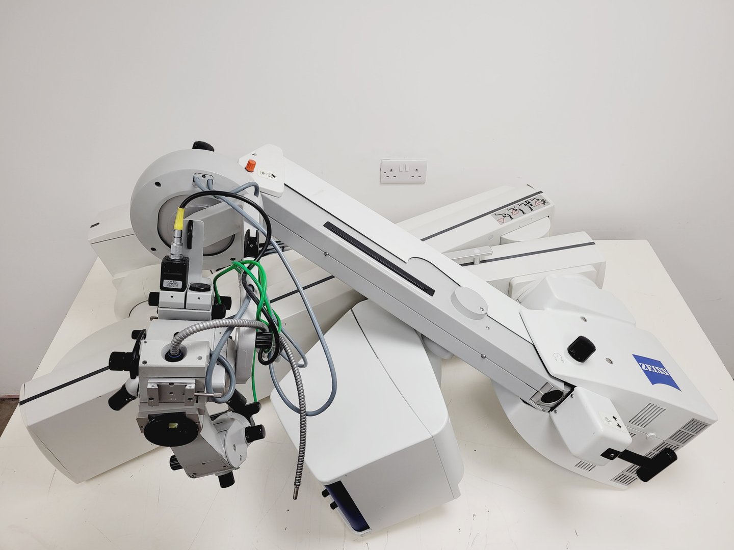 Image of Carl Zeiss OPMI VISU 210 S8 Surgical Microscope Lab