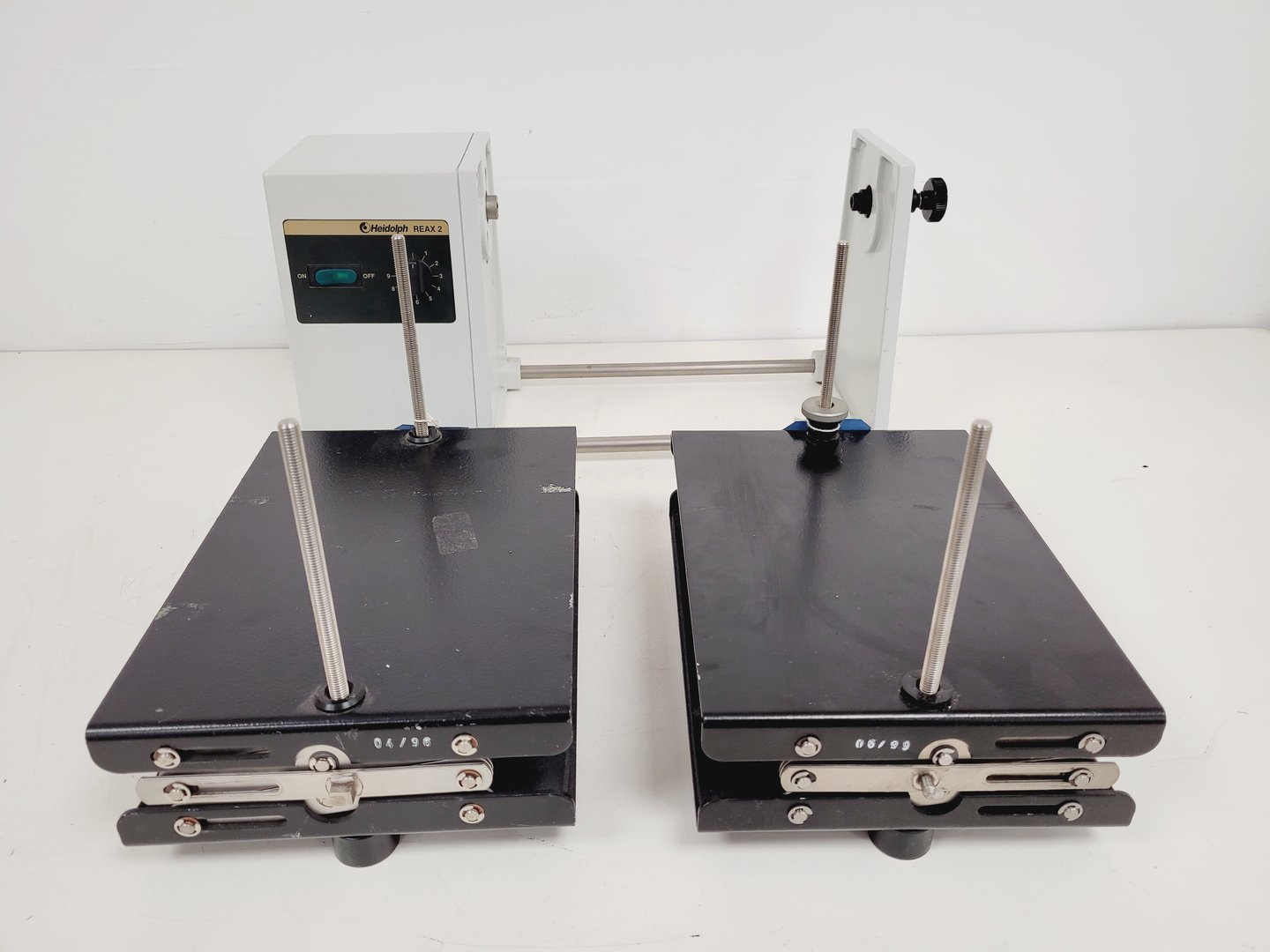 Image of Heidolph REAX 2 Shaker Mixer with Universal Adaptor Lab