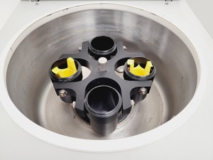 Thumbnail image of Sanyo MSE Mistral 2000R Refrigerated Benchtop Centrifuge with 4500rpm Rotor Lab