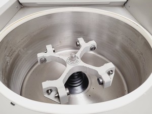 Thumbnail image of Sanyo MSE Falcon 6/300 Refrigerated Benchtop Centrifuge Lab
