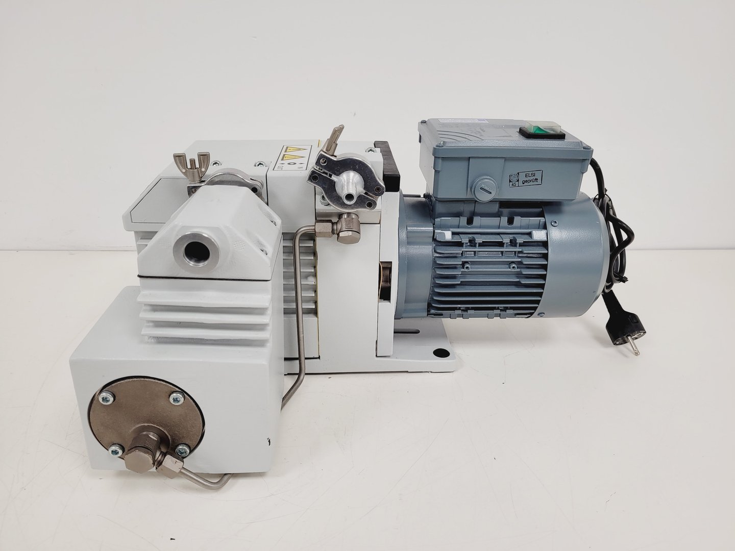 Image of Oerlikon Trivac D8B Leybold AR 4-8 Vacuum Pump Lab