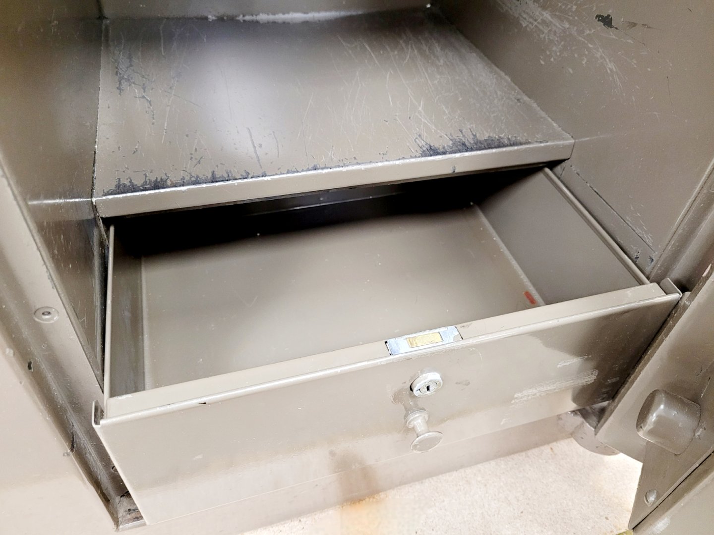 Image of Cox "Gibraltar" Super Bank Safe with Keys