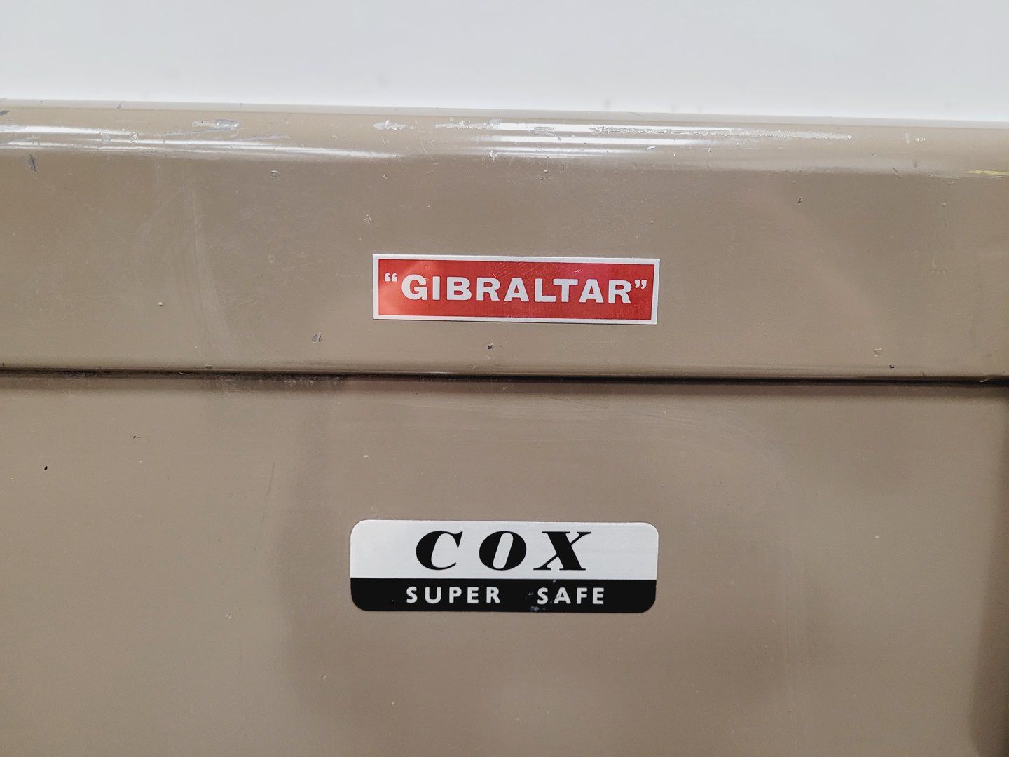 Image of Cox "Gibraltar" Super Bank Safe with Keys