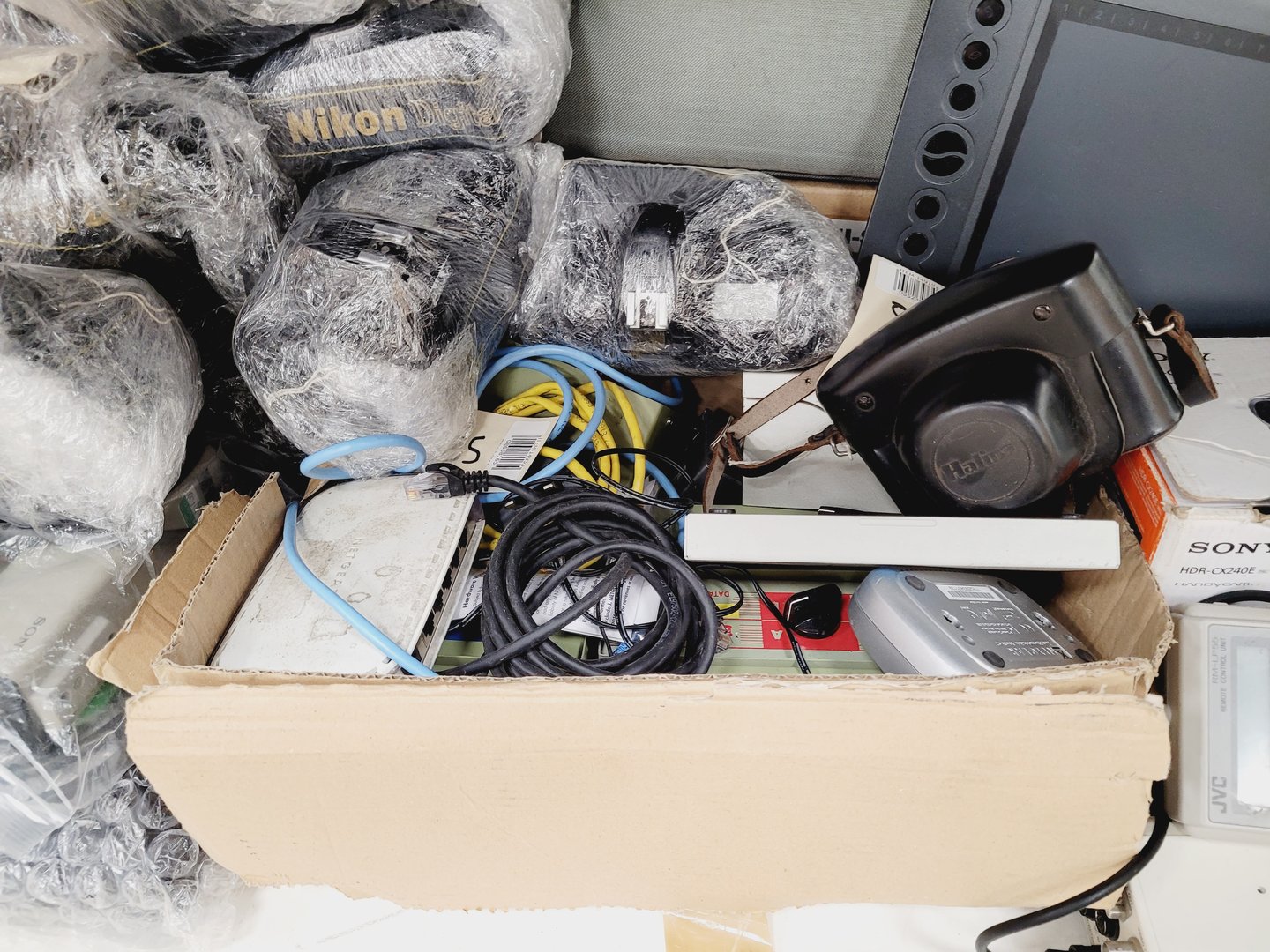 Image of Large IT & AV Equipment Job Lot - Projectors, Cameras, VHS, DVD, - Nikon, JVC,