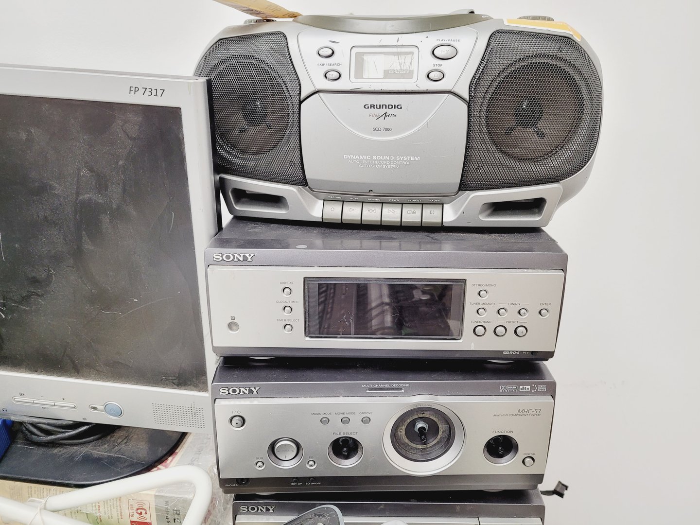 Image of Large Job Lot of Multimedia AV/IT Equipment - Displays, Cameras, Keyboards, PCs 