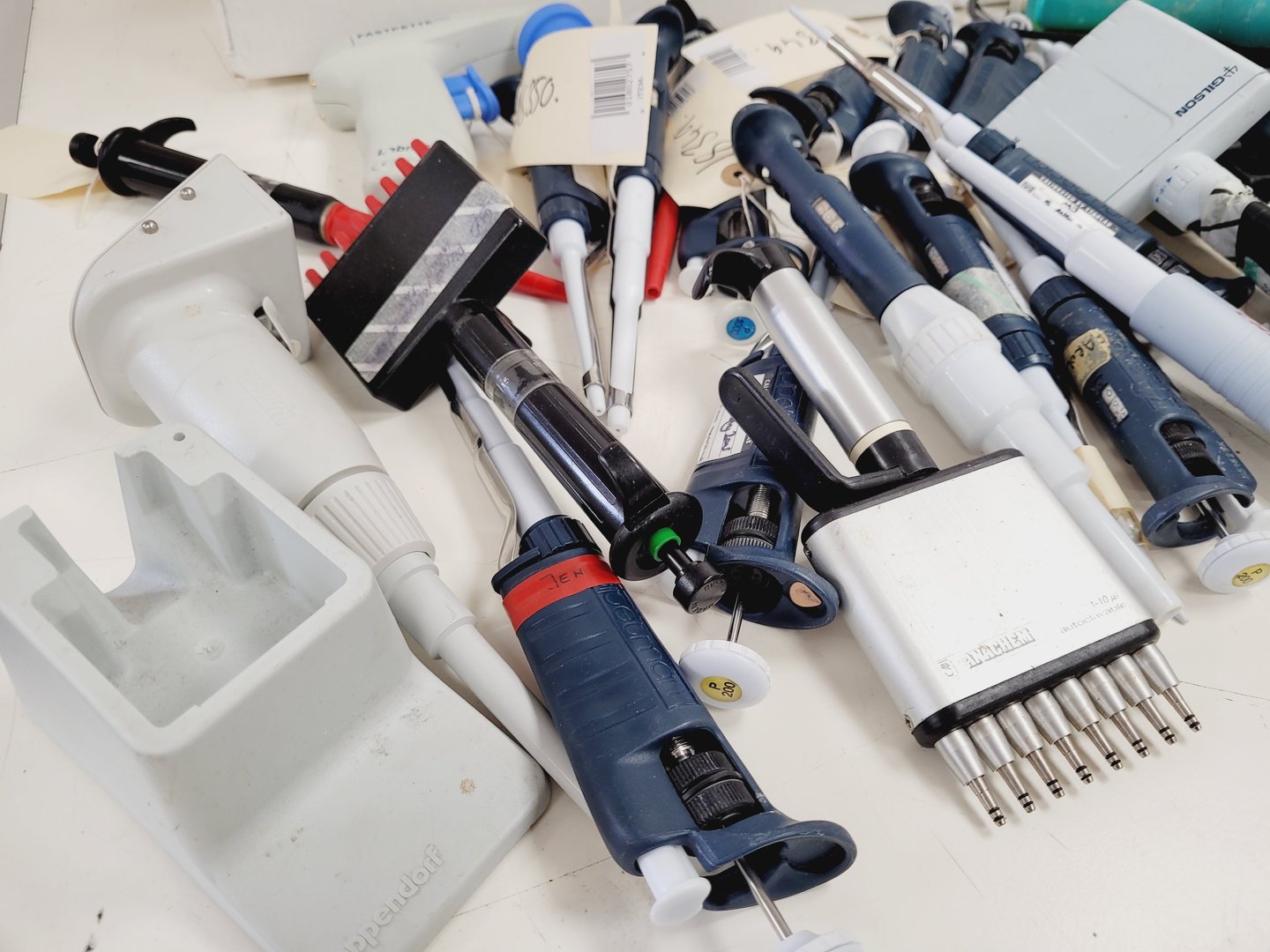 Image of Large Job lot of 300+ Laboratory Pipettes, Pipettors,  Gilson, Eppendorf Lab