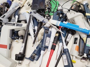 Thumbnail image of Large Job lot of 300+ Laboratory Pipettes, Pipettors,  Gilson, Eppendorf Lab