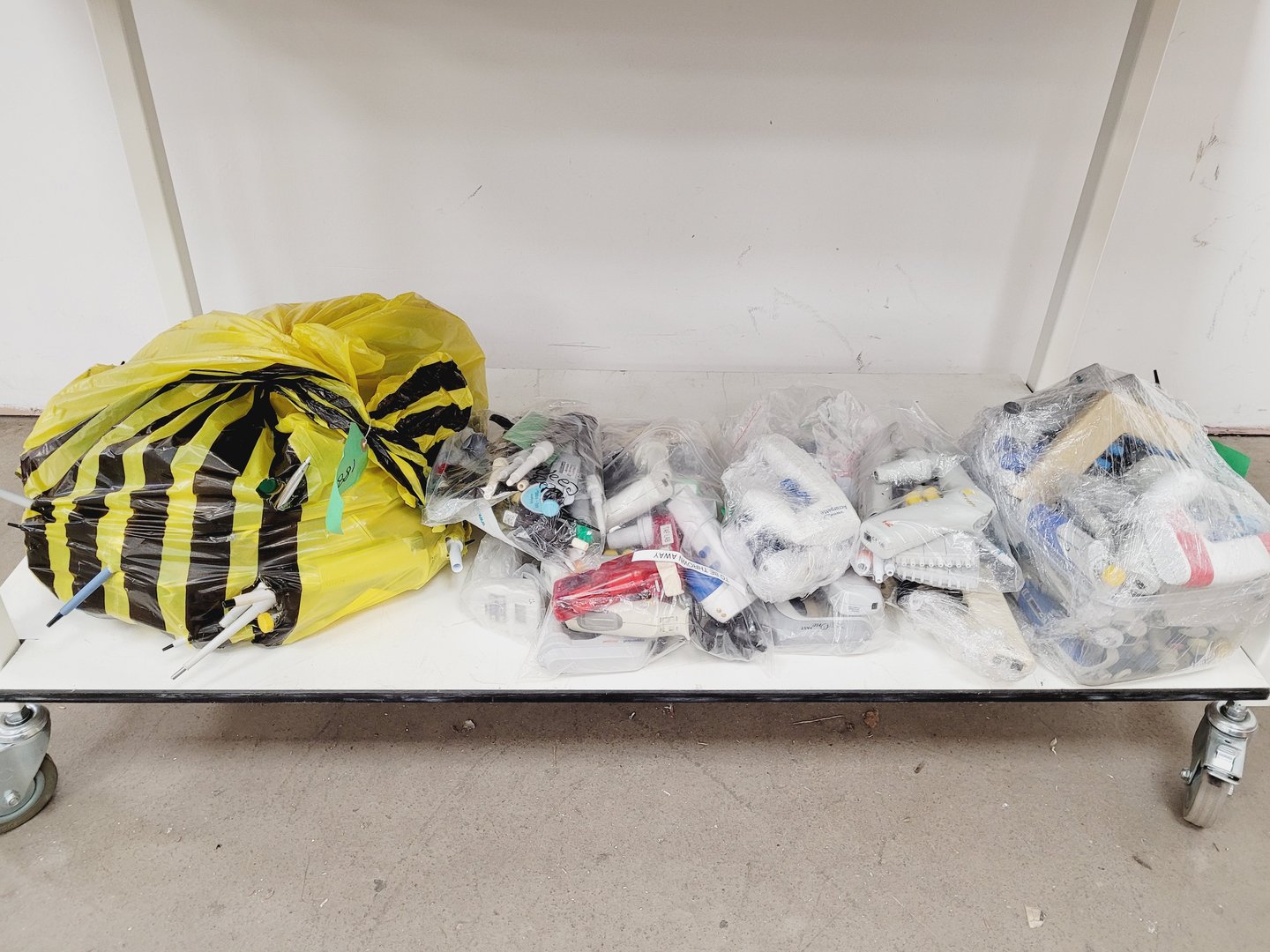 Image of Large Job lot of 300+ Laboratory Pipettes, Pipettors,  Gilson, Eppendorf Lab