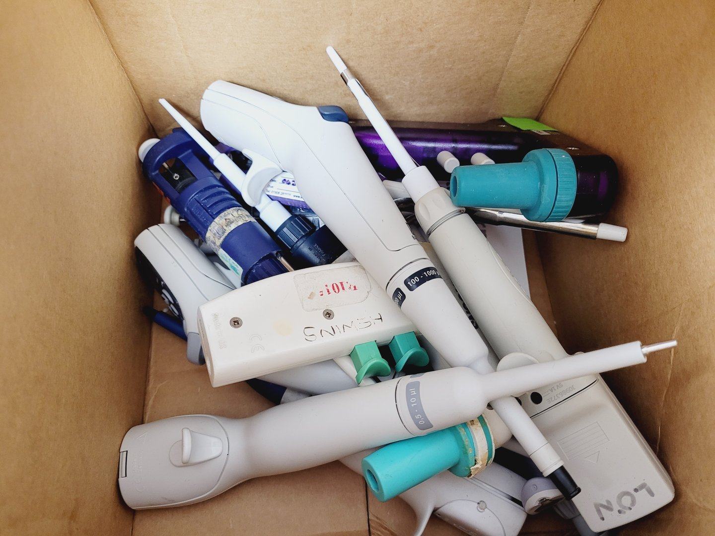 Image of Large Job lot of 300+ Laboratory Pipettes, Pipettors,  Gilson, Eppendorf Lab