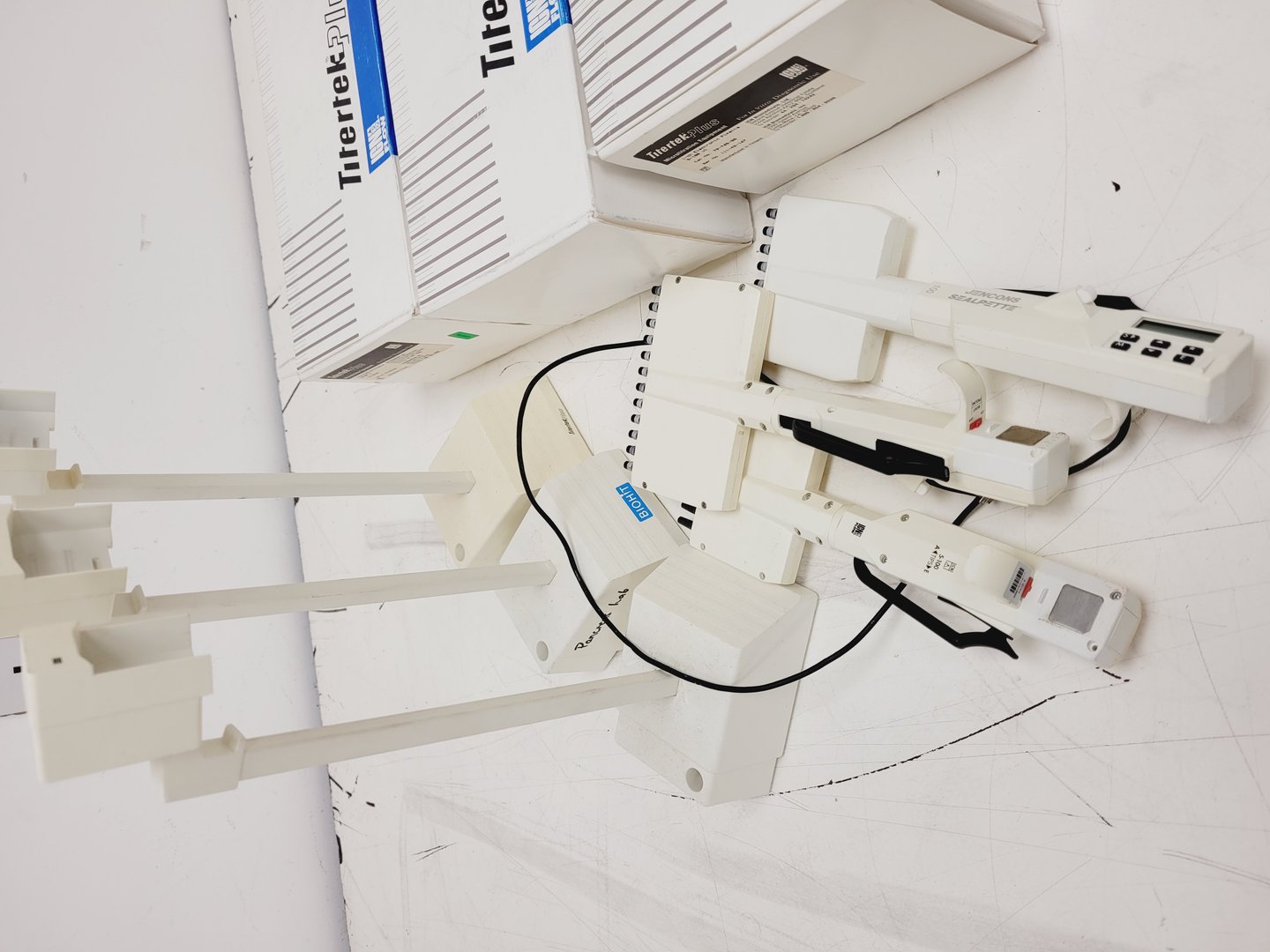 Image of Large Job lot of 300+ Laboratory Pipettes, Pipettors,  Gilson, Eppendorf Lab