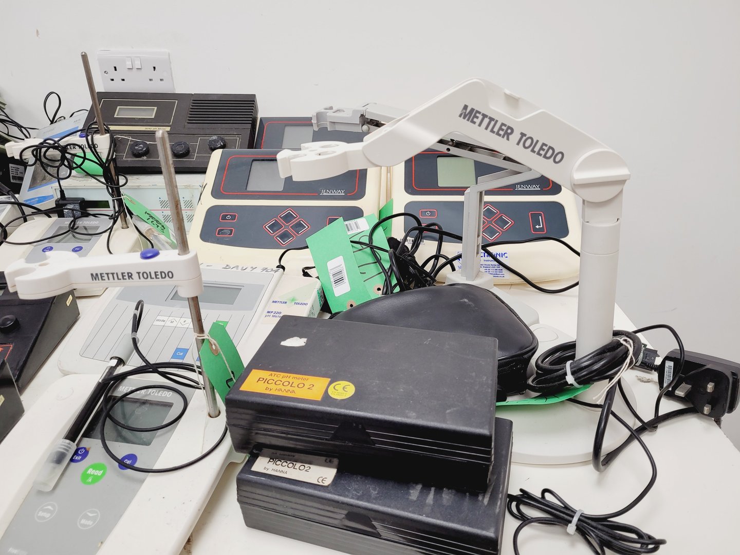 Image of Job Lot of Laboratory pH Meters & Probes - Hanna, Mettler, Jenway Lab