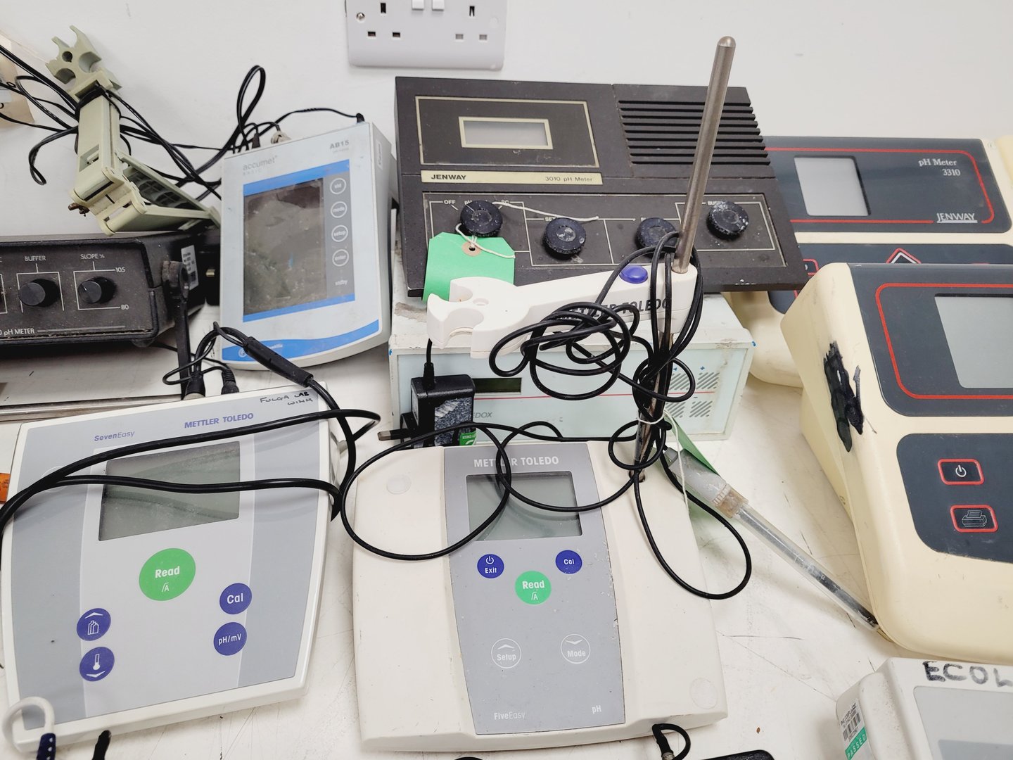 Image of Job Lot of Laboratory pH Meters & Probes - Hanna, Mettler, Jenway Lab