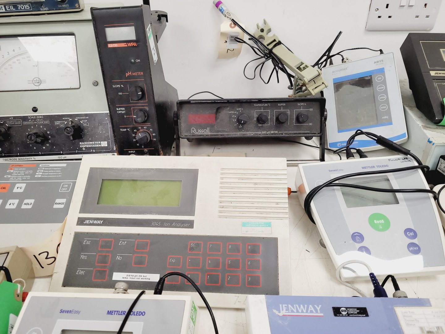 Image of Job Lot of Laboratory pH Meters & Probes - Hanna, Mettler, Jenway Lab