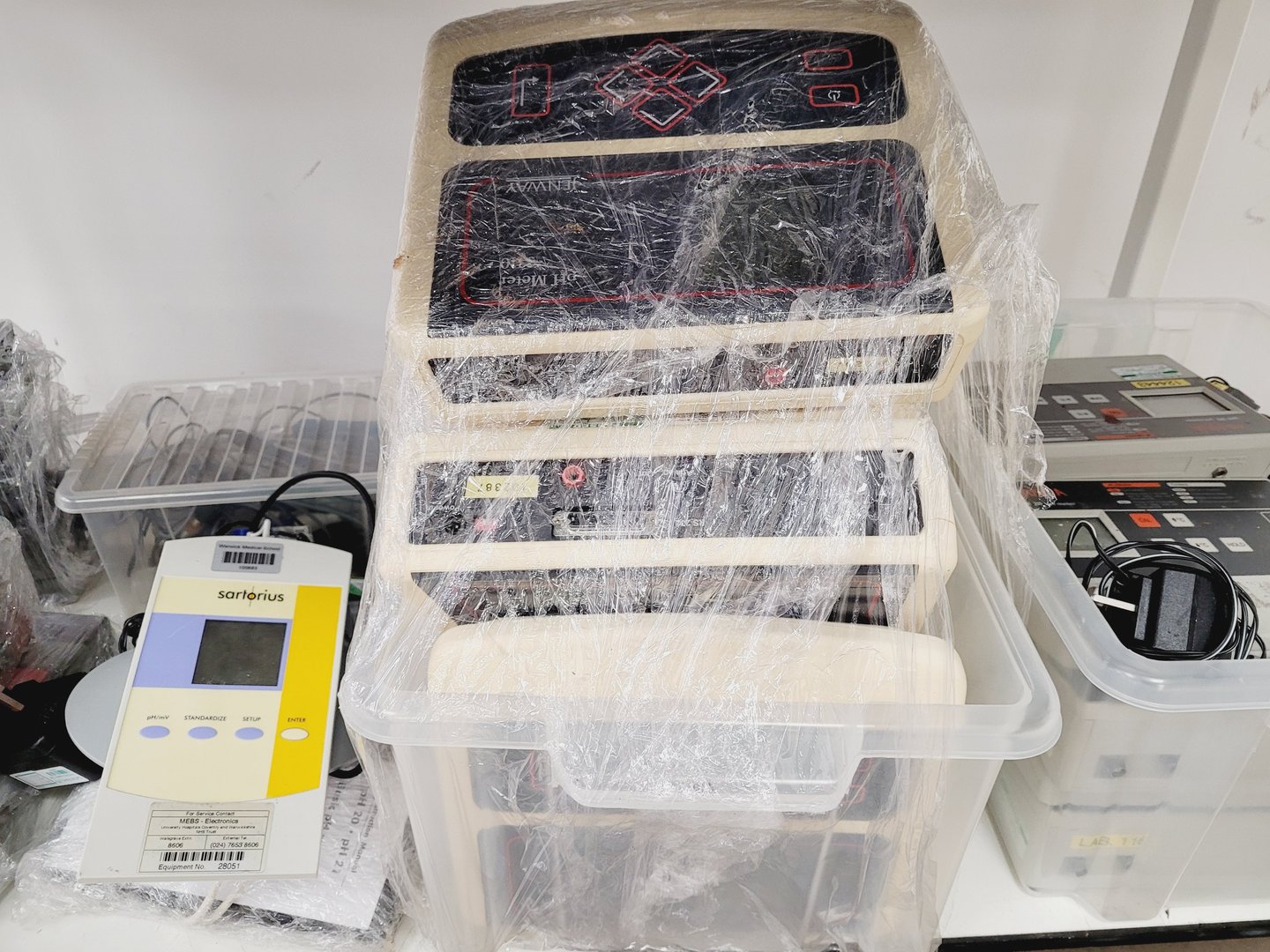 Image of Job Lot of Laboratory pH Meters & Probes - Hanna, Mettler, Jenway Lab