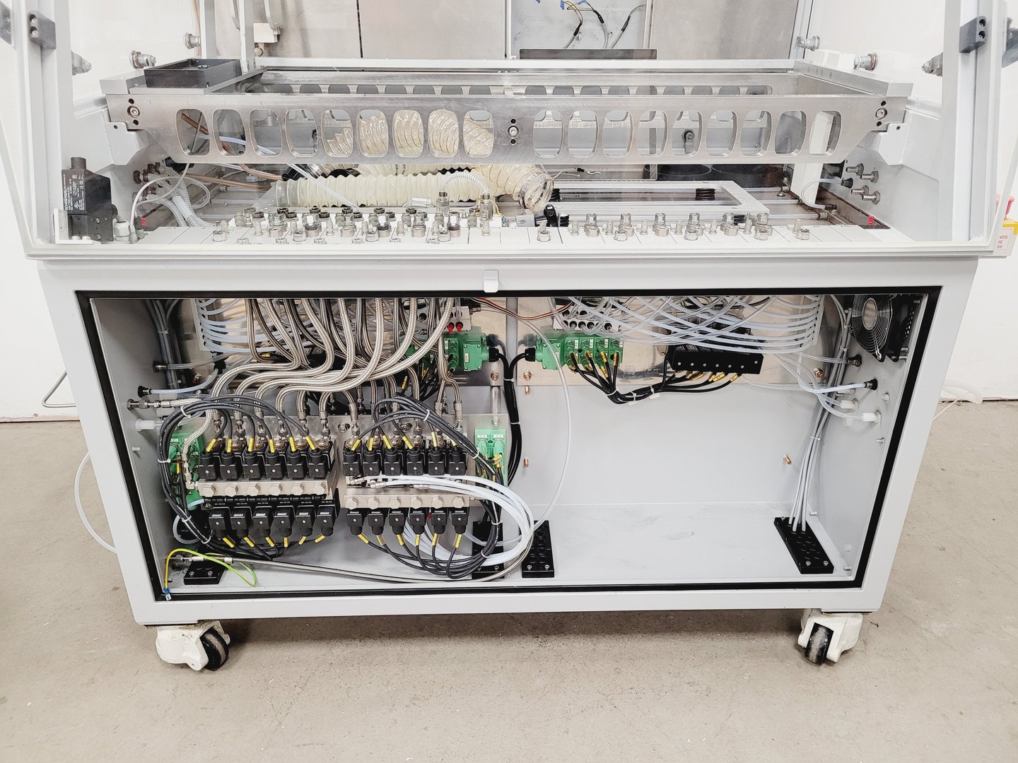Image of Chemspeed Technologies SLT 106 Accelerator Synthesizer Lab