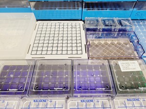 Thumbnail image of Large Job Lot of Plastic Laboratory Cryogenic Storage Boxes Nalgene Simport