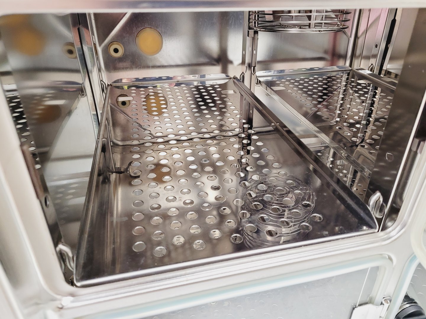 Image of Kendro HERAcell 240 CO2 Laboratory Incubator Lab Spares/Repairs