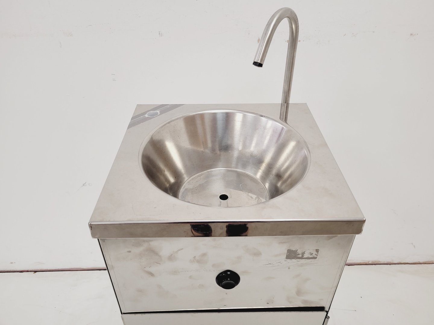 Image of Odyssey Mobile Laboratory Handwash Sink Unit Model 1000 Lab Faulty