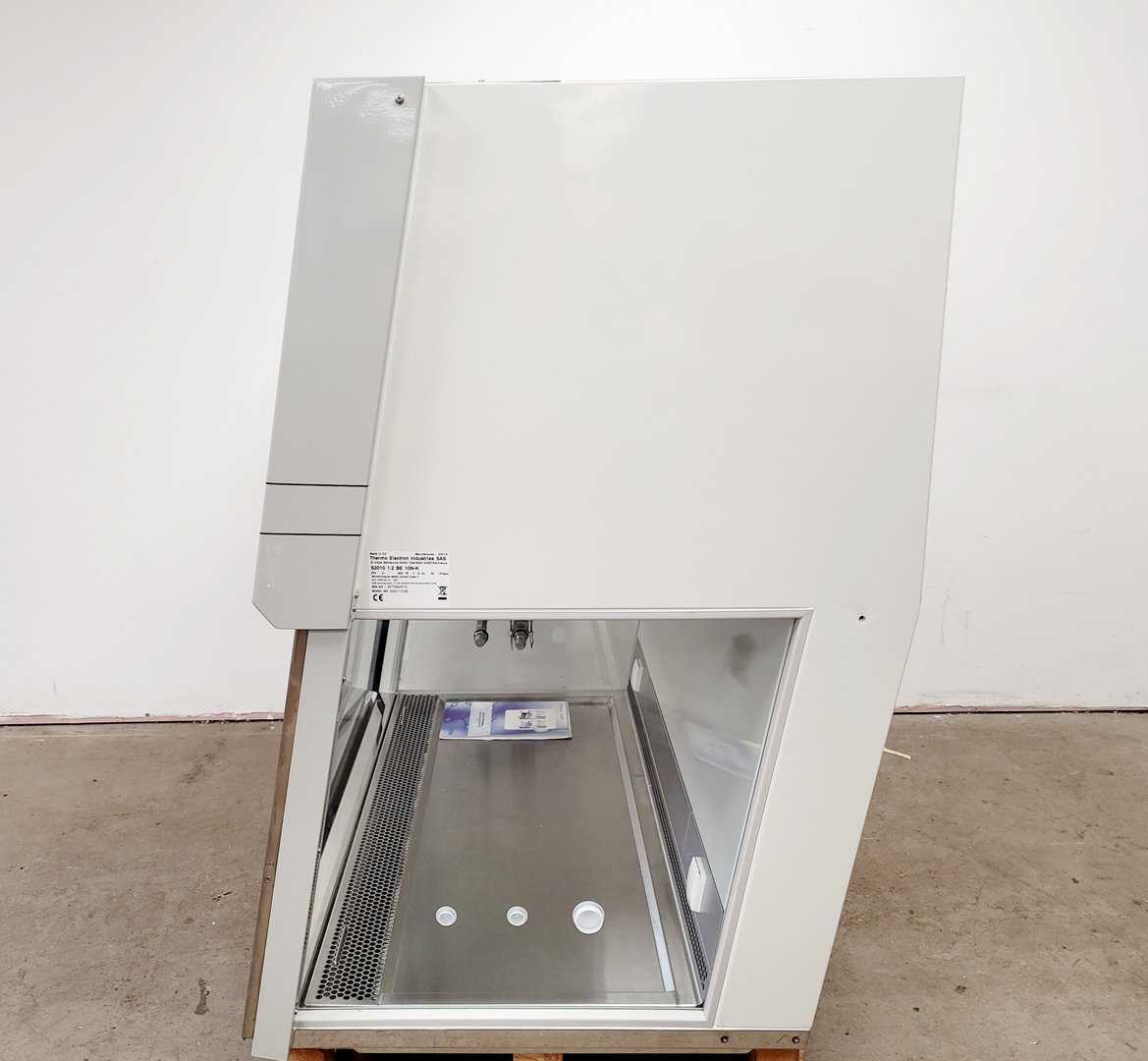 Image of Thermo Electron Holten LaminAir Safety Cabinet Lab