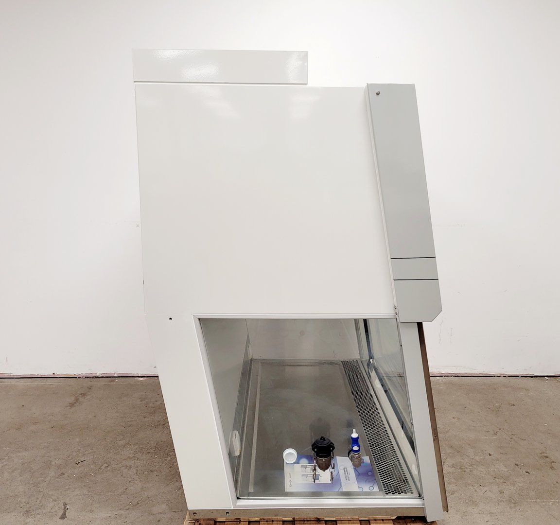 Image of Thermo Electron Holten LaminAir Safety Cabinet Lab