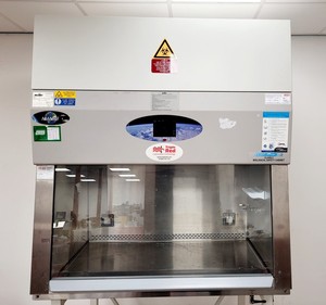 Thumbnail image of Nuaire Cellgard Class 2 Biological Safety Cabinet NU-480-400E Lab
