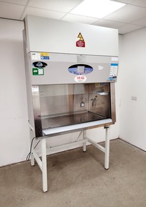 Thumbnail image of Nuaire Cellgard ES Class 2 II Biological Safety Cabinet NU-480-400E Lab