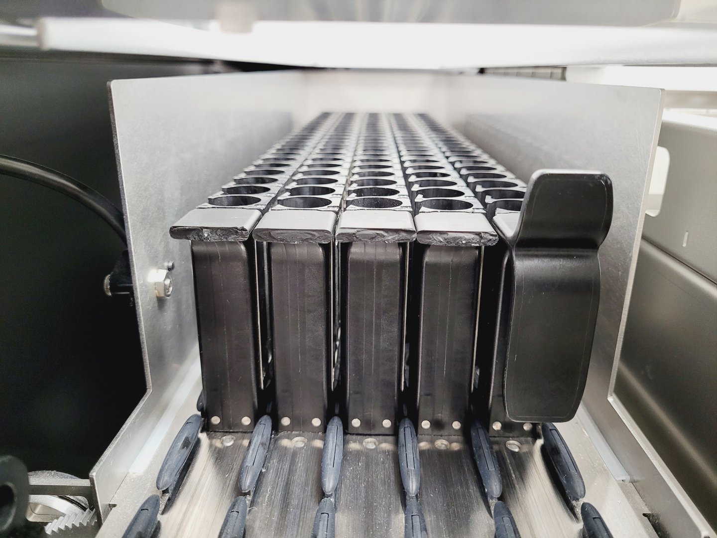 Image of Qiagen QIAsymphony SP Nucleic Acid Purification System Lab