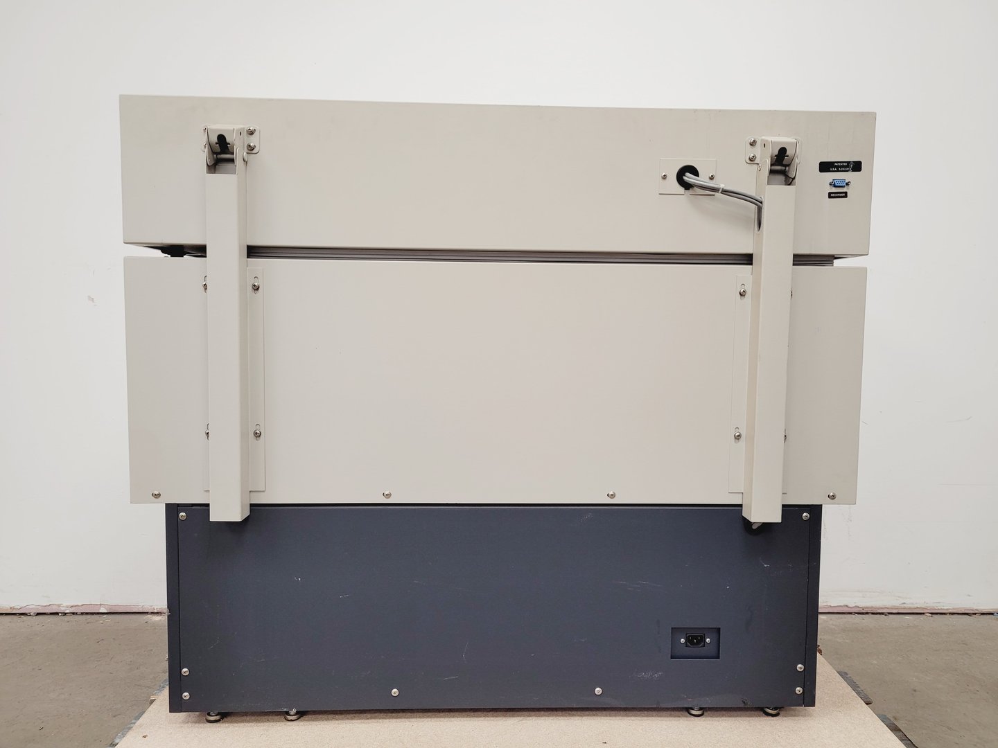 Image of New Brunswick Innova 4300 Incubator Shaker  Mfg no. M1193-0100 Lab