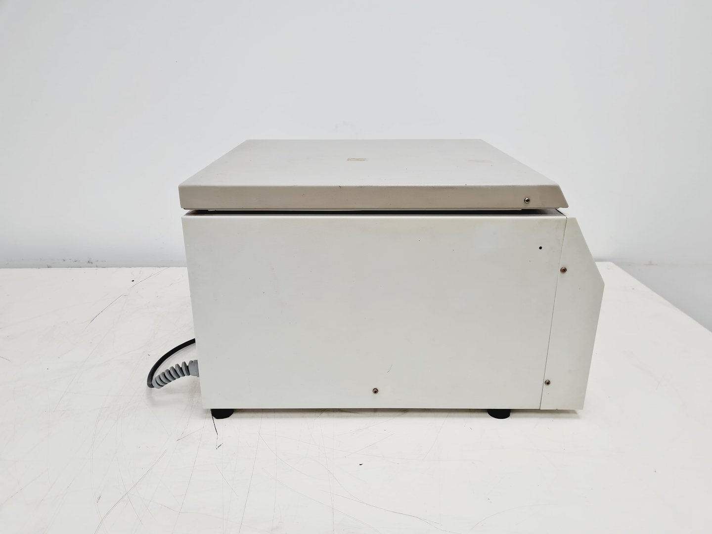 Image of Sanyo MSE Mistral 2000R Benchtop Refrigerated 4500rpm Centrifuge Lab