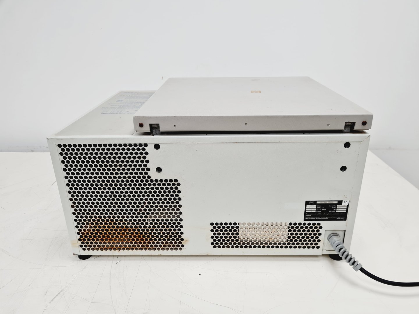 Image of Sanyo MSE Mistral 2000R Benchtop Refrigerated 4500rpm Centrifuge Lab