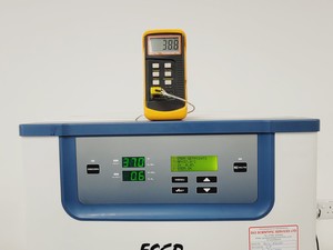 Thumbnail image of ESCO CelCulture CCL–050B-8 CO2 Laboratory Incubator Lab