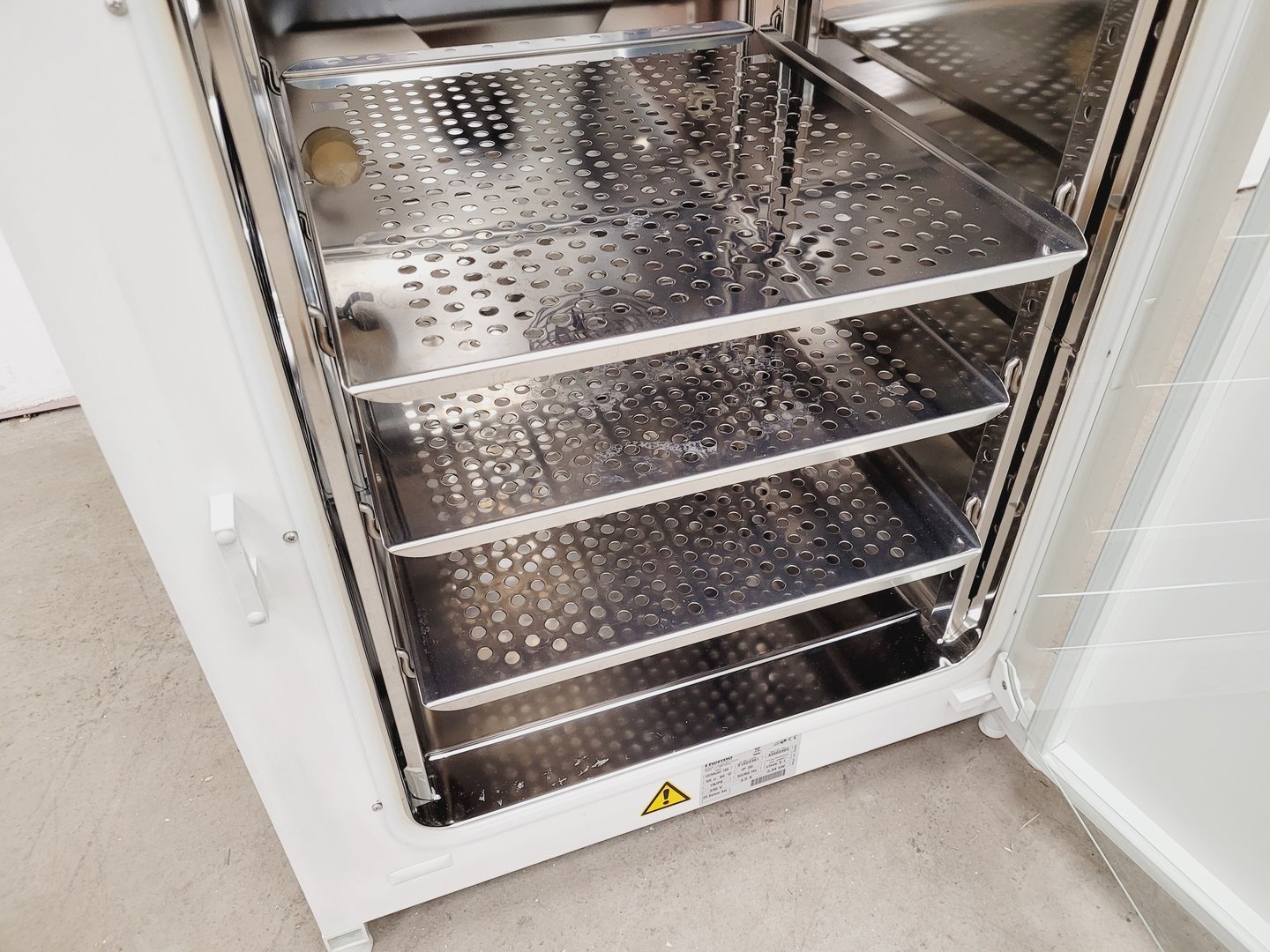 Image of Thermo Electron HERAcell 150 CO2 Laboratory Incubator Lab