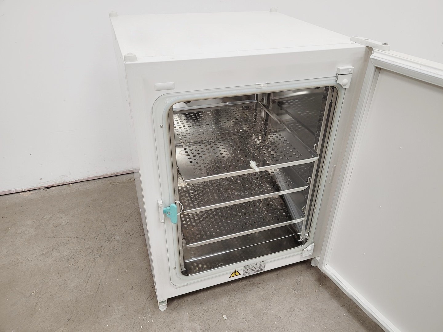 Image of Thermo Electron HERAcell 150 CO2 Laboratory Incubator Lab