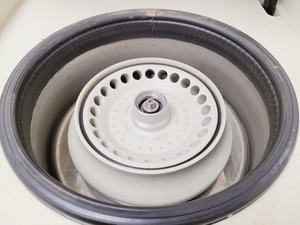 Thumbnail image of Sigma 1-15K Benchtop Refrigerated Centrifuge with 12124 14000 Rotor Lab