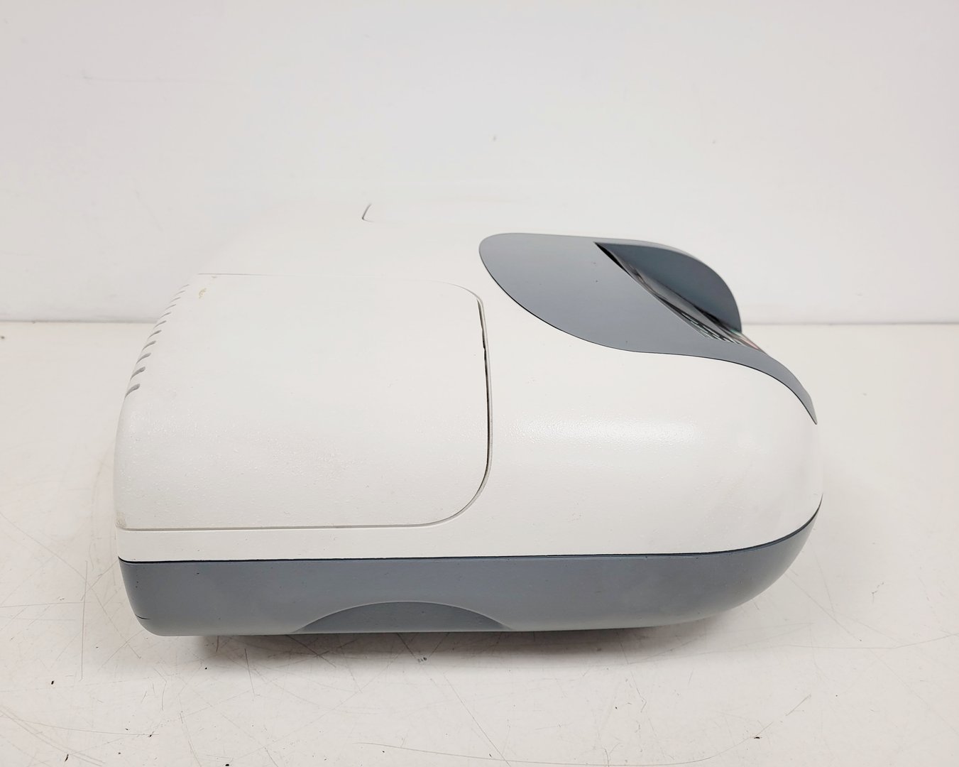 Image of Amersham Biosciences Ultrospec 2100 Pro UV/Visible Spectrophotometer