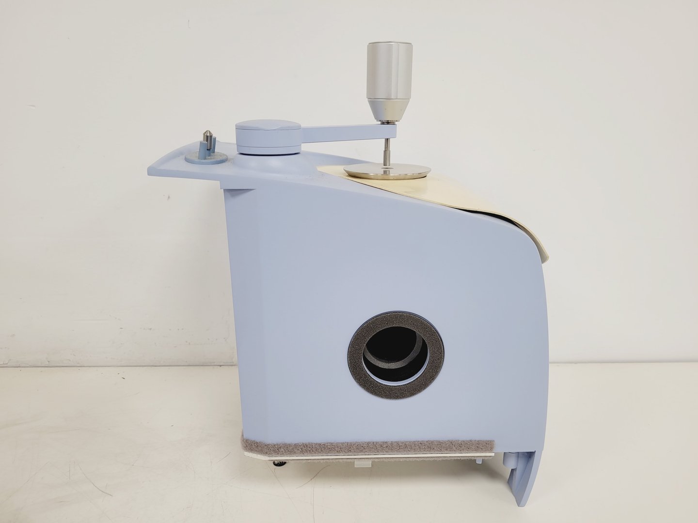 Image of Perkin Elmer Spectrum 100 FT-IR Spectrophotometer Lab