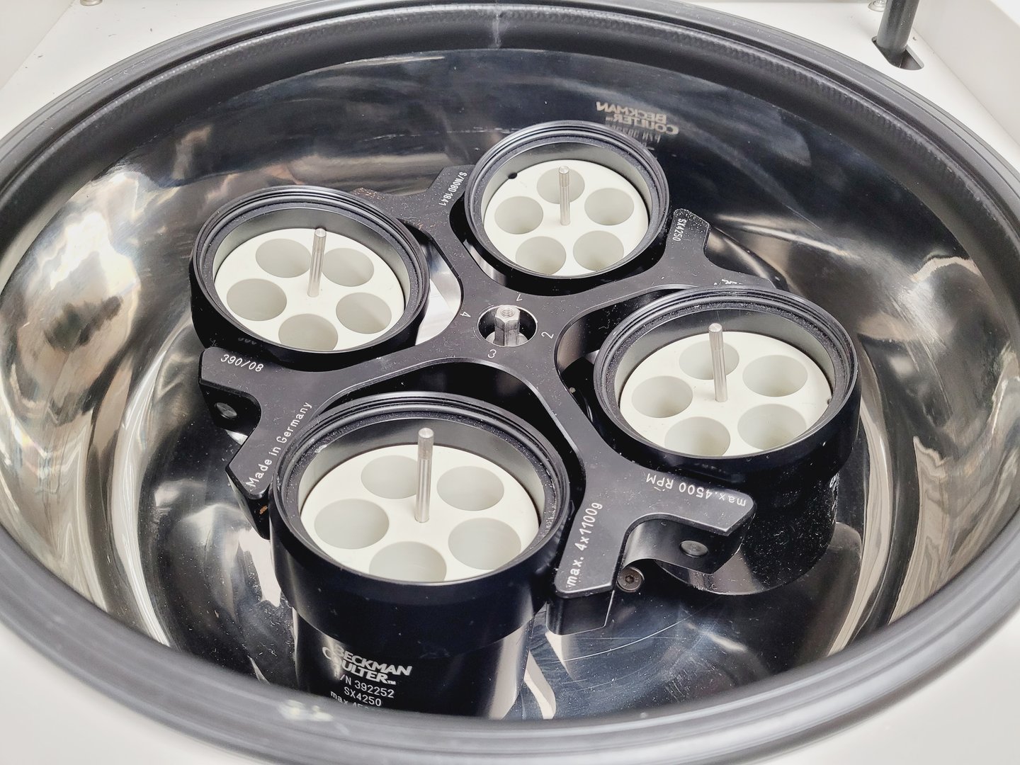 Image of Beckman Coulter Allegra X-22R Centrifuge with SX4250 &  FX301.5 Rotors Lab