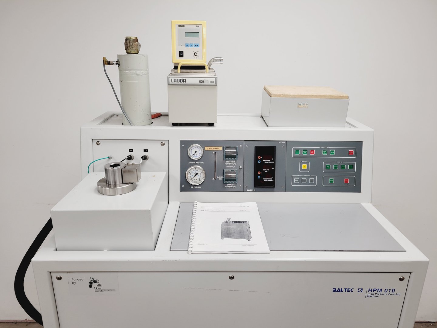 Image of BAL-TEC HPM 010 High Pressure Freezing Machine