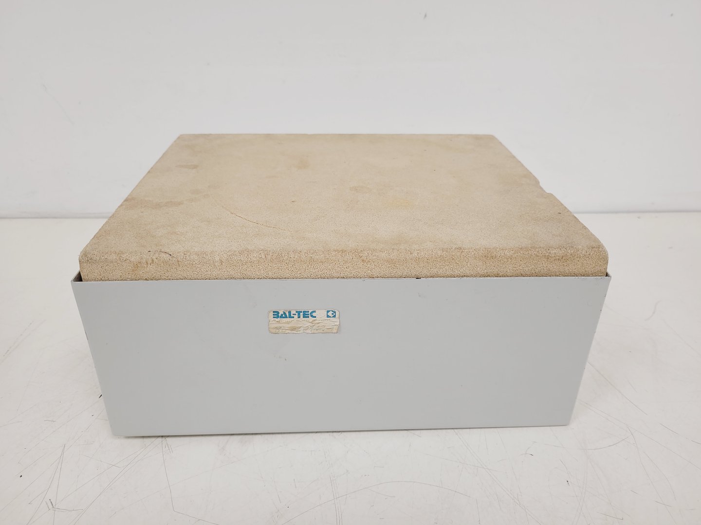 Image of BAL-TEC HPM 010 High Pressure Freezing Machine