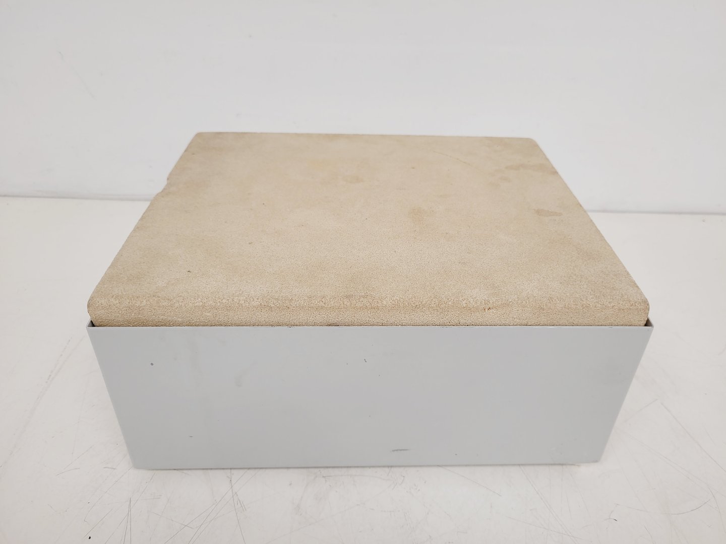 Image of BAL-TEC HPM 010 High Pressure Freezing Machine